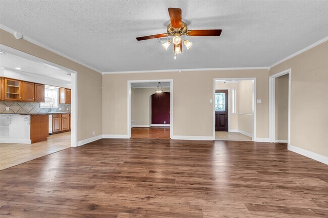 Building Photo - 23826 Farm Hill Dr
