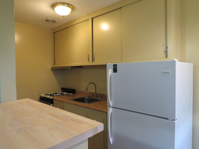 Kitchen - Alto Apartments