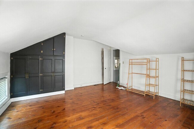 Building Photo - 843 Overton St