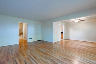 Building Photo - Chic, Updated Mid-Century Townhouse!