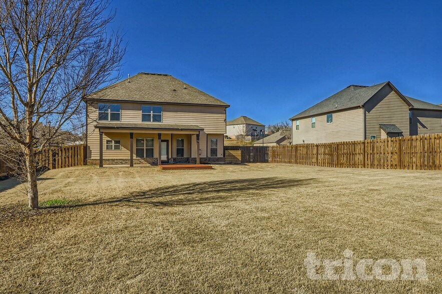 Building Photo - 30 Silver Willow Walk