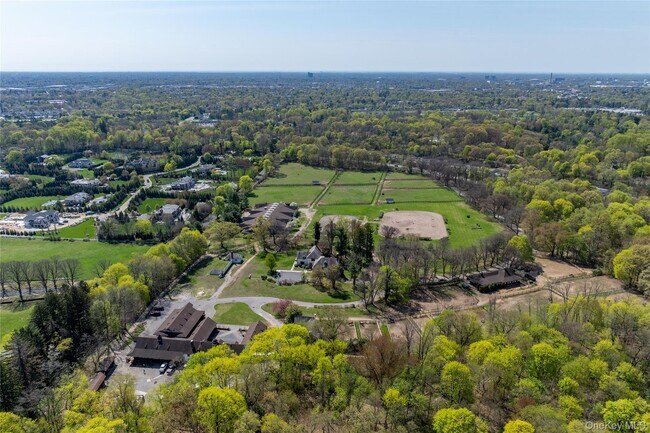 Building Photo - 203 Store Hill Rd