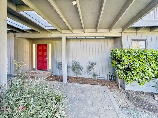 Building Photo - 172 Great Cir Dr