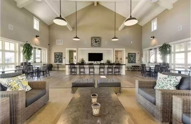 Building Photo - Nice 1 Bed 1 Bath upstairs apartment in the Cannery Neighborhood