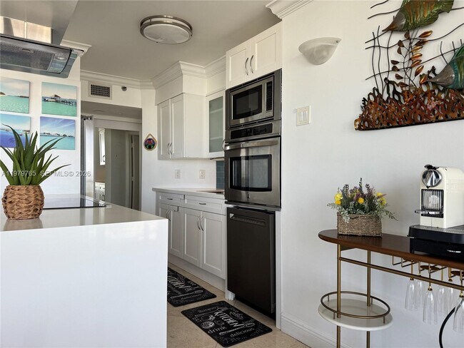 Building Photo - 7330 Ocean Terrace