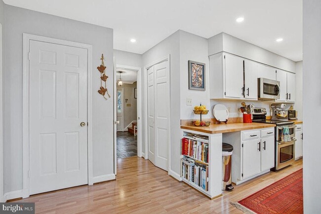 Building Photo - 15805 Wayne Ave