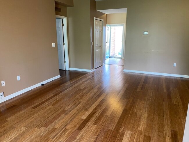Building Photo - 54738 Monarch Dr