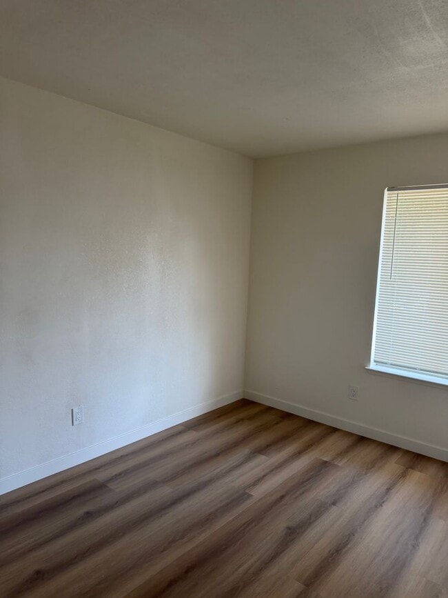 Building Photo - 7721 McClintock Way