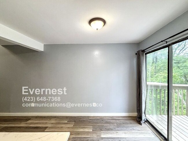 Building Photo - 3307 Pinewood Terrace