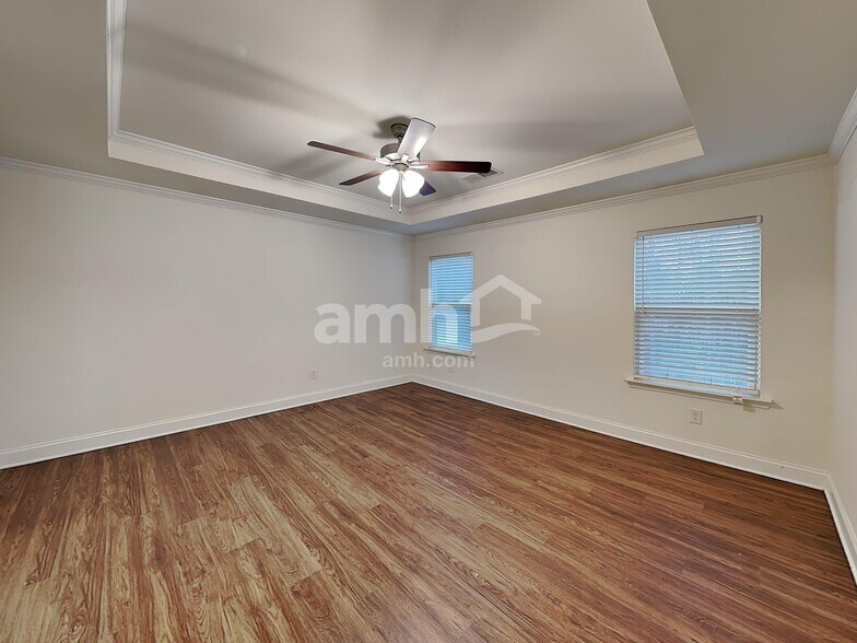 Building Photo - 6233 Bridlewood Ln