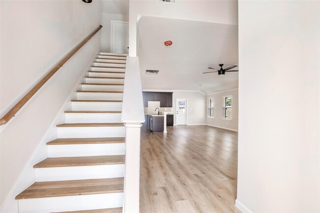 Building Photo - 322 Carlos Leal Dr