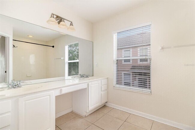 Building Photo - 2110 Stockton Dr