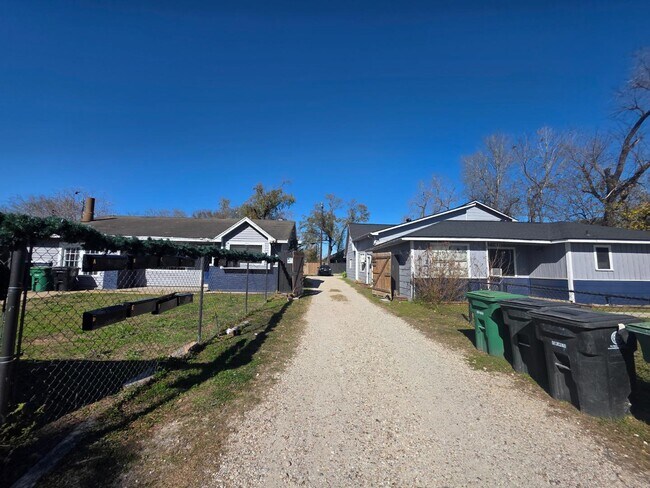 Building Photo - 13433 Topeka St