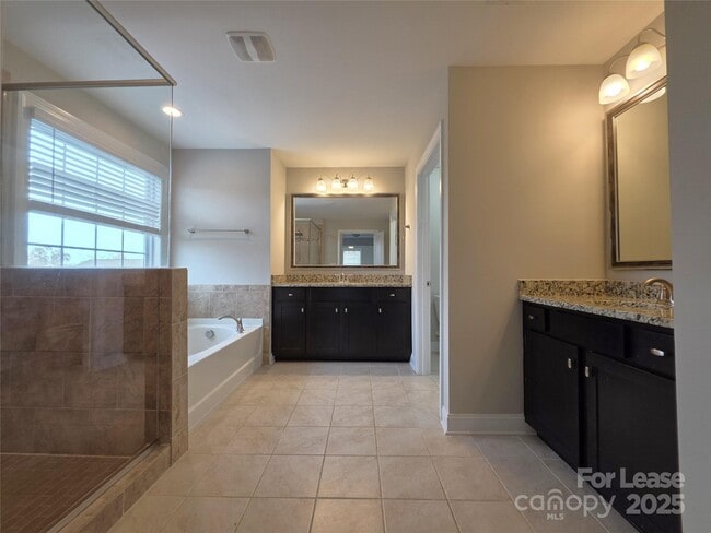 Building Photo - 11210 Streamwood Ln NW