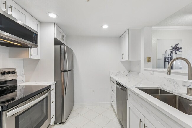 Building Photo - 1801 N Flagler Dr
