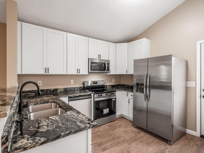 Building Photo - 5222 Horseshoe Dr N