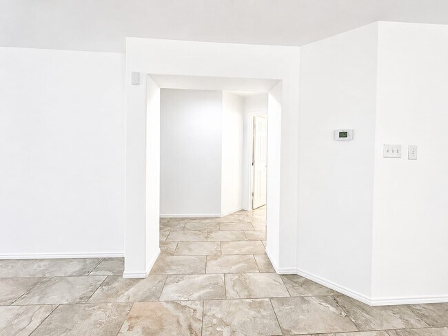 Building Photo - 1011 Backland Ct
