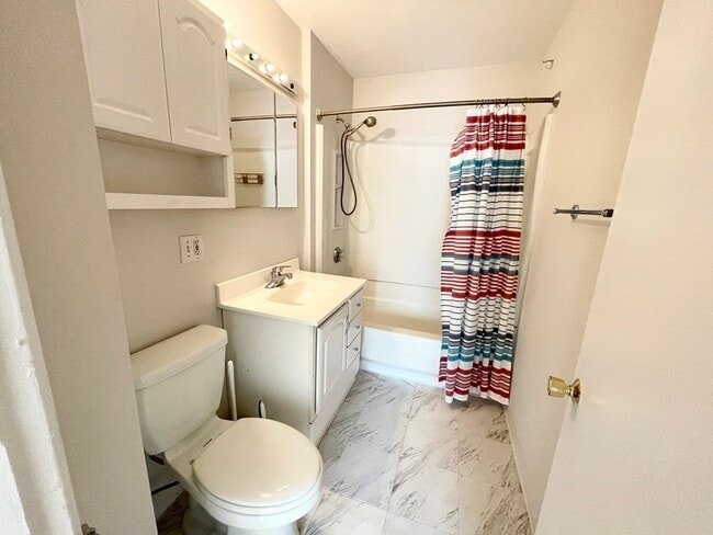 Building Photo - 26-28-28 Harbor View St