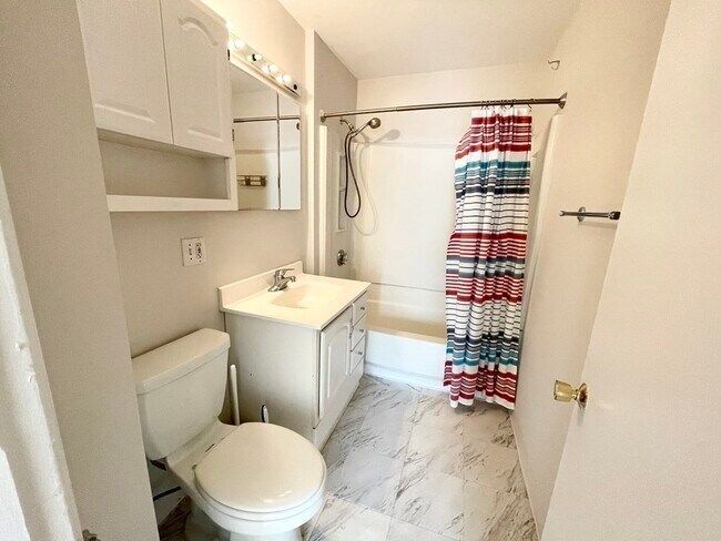 Building Photo - 26-28 Harbor View St