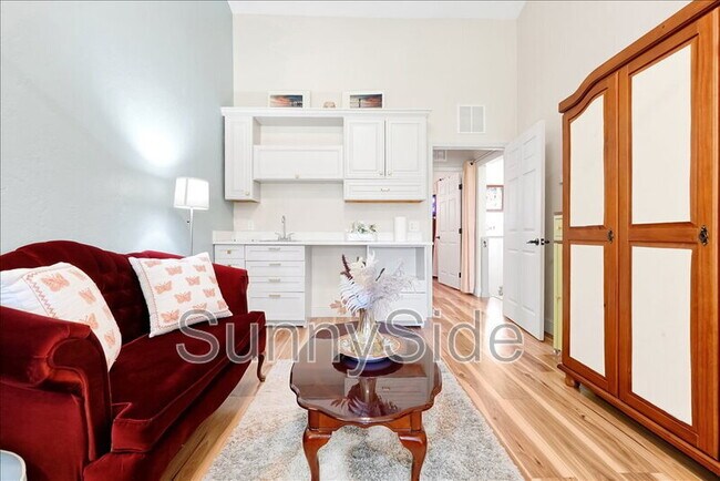 Building Photo - 42 Nottingham Way