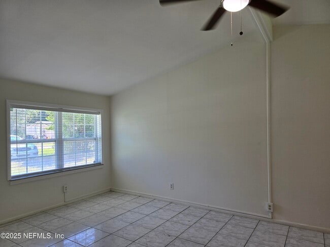 Building Photo - 11927 Dowling Ln