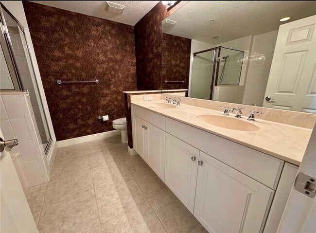 Building Photo - 800 N Tamiami Trl