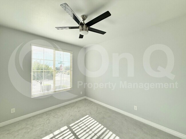 Building Photo - 35231 N Braeden Dr