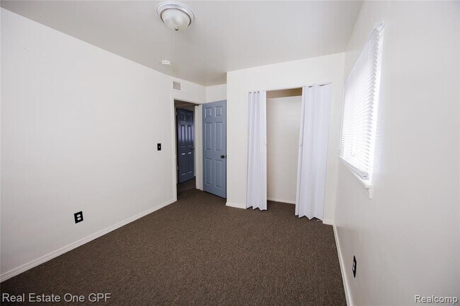 Building Photo - 14960 Alberta Ave