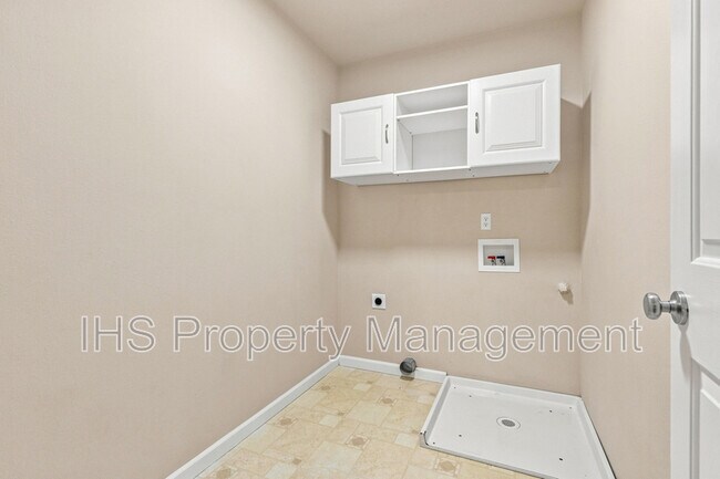Building Photo - 9711 Nottingham Dr