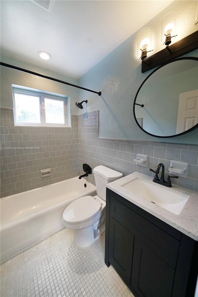 Building Photo - 2300 SW 42nd Terrace