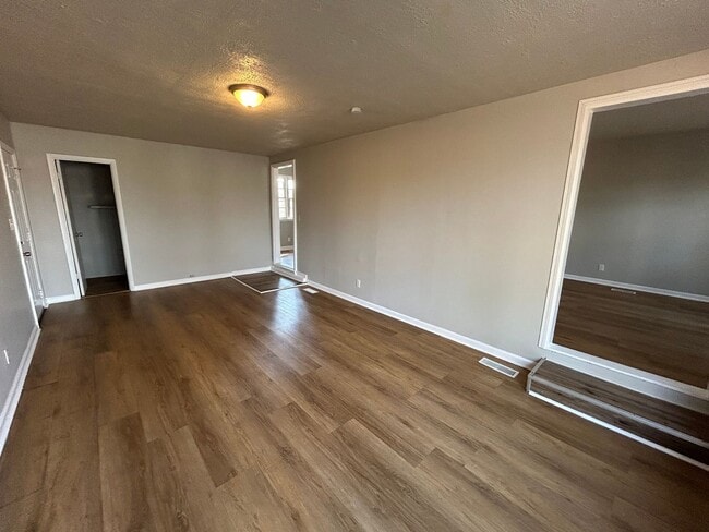 Building Photo - Charming 3BR brick home with Bonus Den