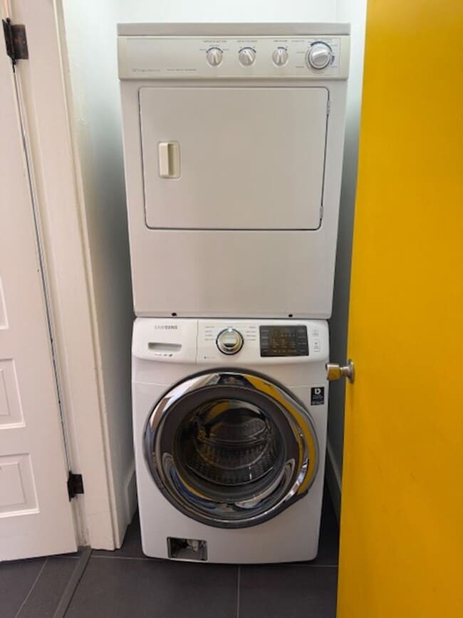 Building Photo - BRIGHT 2-BEDROOM TOWNHOME FOR RENT IN CHERRY HILL!