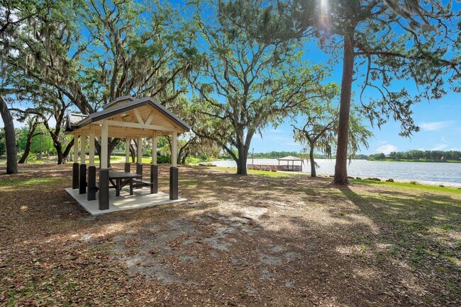 Building Photo - Move-in Ready Home with 2 Car Garage in Desirable Summerport Community!