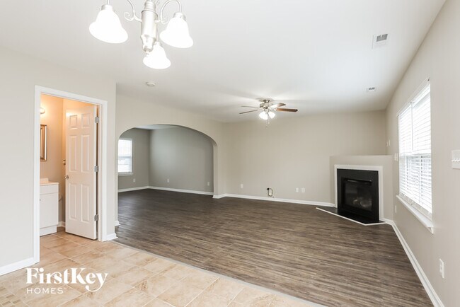 Building Photo - 5 Stepney Ct