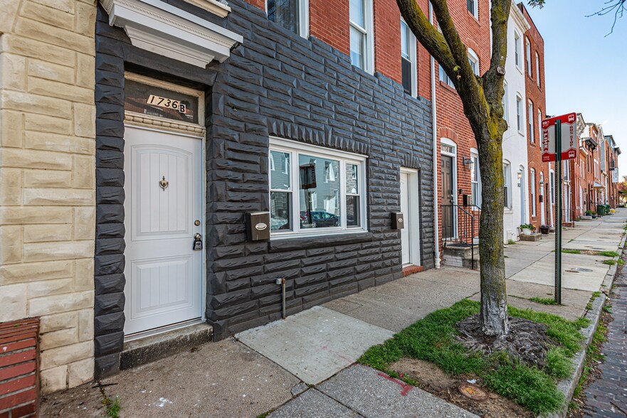 Building Photo - 1736 Light St