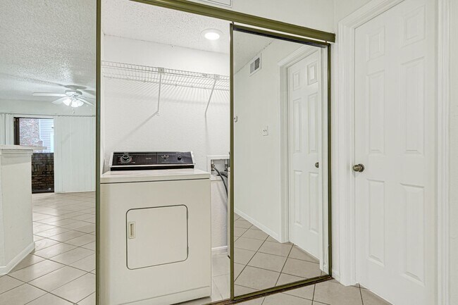 Building Photo - 2300 Old Spanish Trl