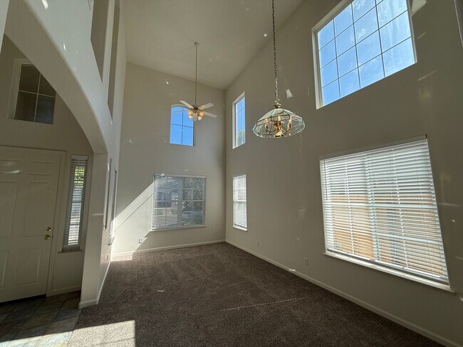 Building Photo - 4-bedroom two story in Sylvan School District!