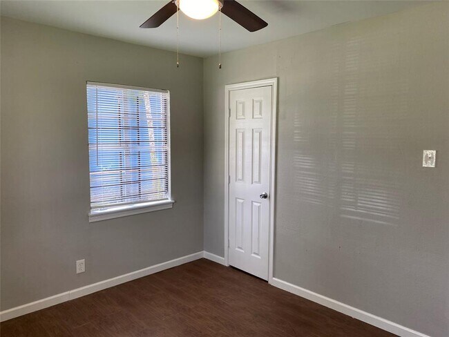 Building Photo - 8914 Linda Vista Rd