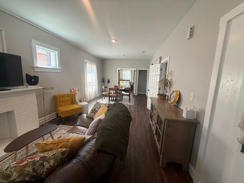 Building Photo - 1065 Colorado Blvd