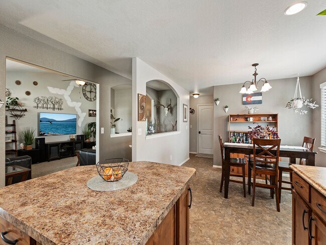Building Photo - Beautiful 3 Bed, 2 Bath Ranch-Style House in East Windsor!