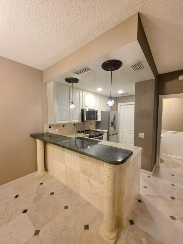 Building Photo - 43 Live Oak Cir