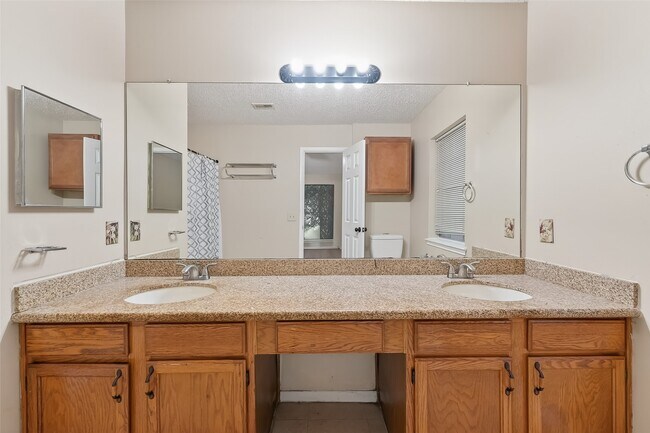 Building Photo - 13514 Clayton Hill Dr