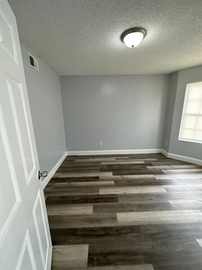 Building Photo - Fully renovated 3/2 Single-Family Home Available for Immediate rent!