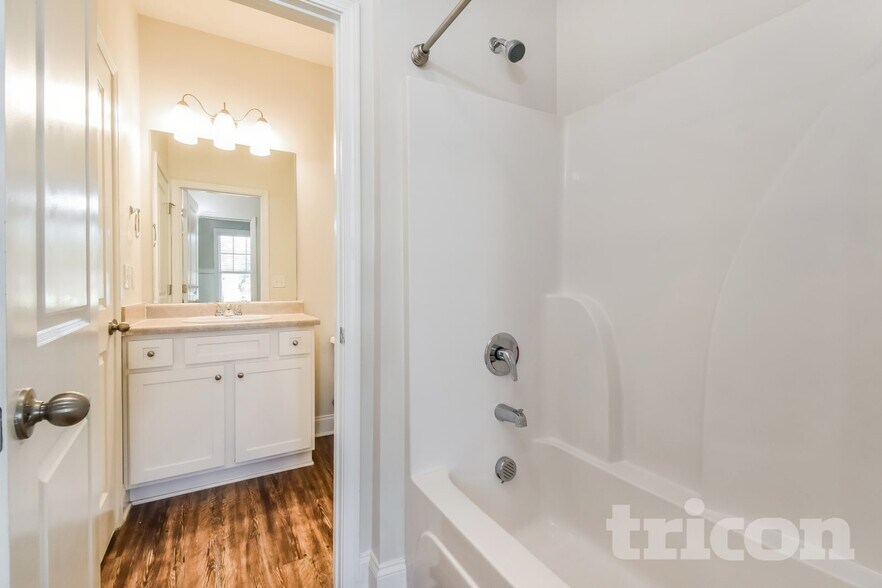 Building Photo - 3921 Bella View Ln