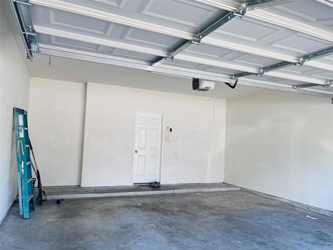 Building Photo - 2115 Vermillion Oak St