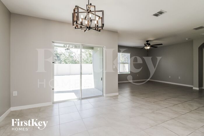 Building Photo - 819 Guadalupe Dr