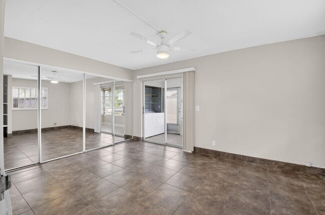 Building Photo - 195 Brittany F