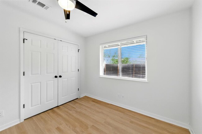 Building Photo - 5412 Manor Rd