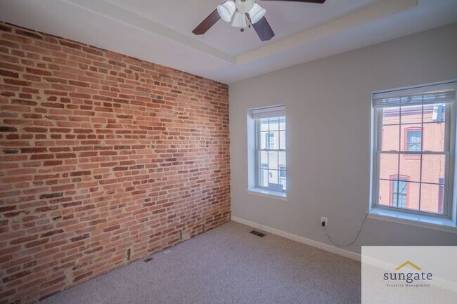 Building Photo - 11 N Streeper St
