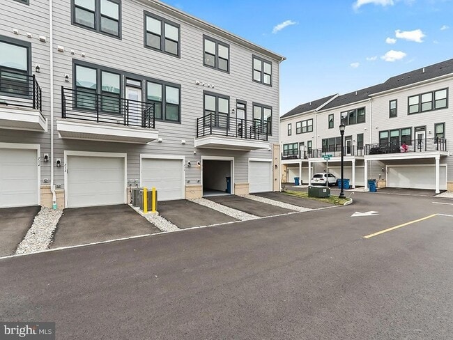 Building Photo - 715 Parker Blvd